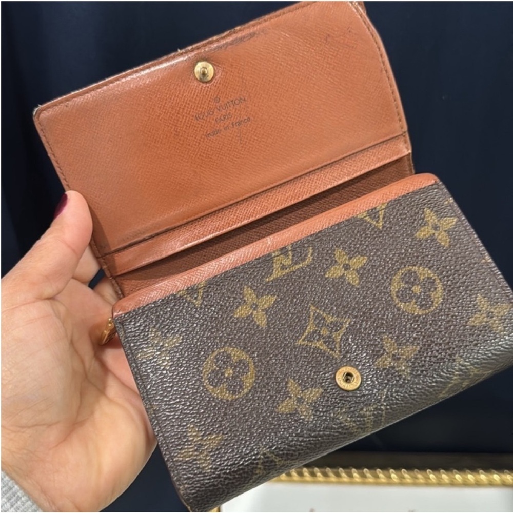 Louis Vuitton Brown Monogram Wallet Timeless Luxury - Picture 14 of 16